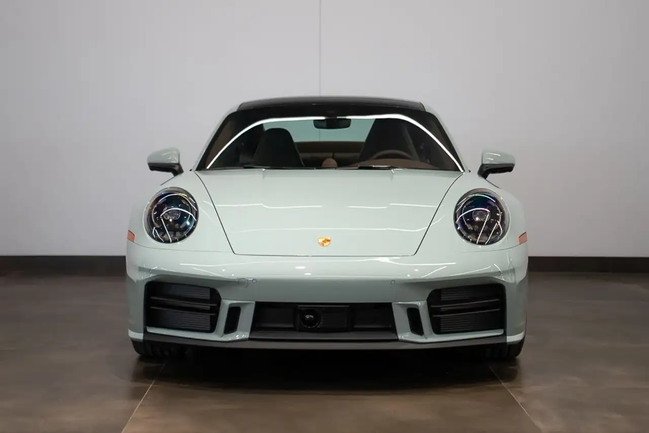 Porsche 911 - Image 2
