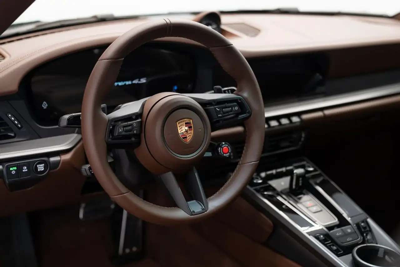 Porsche 911 - Image 17