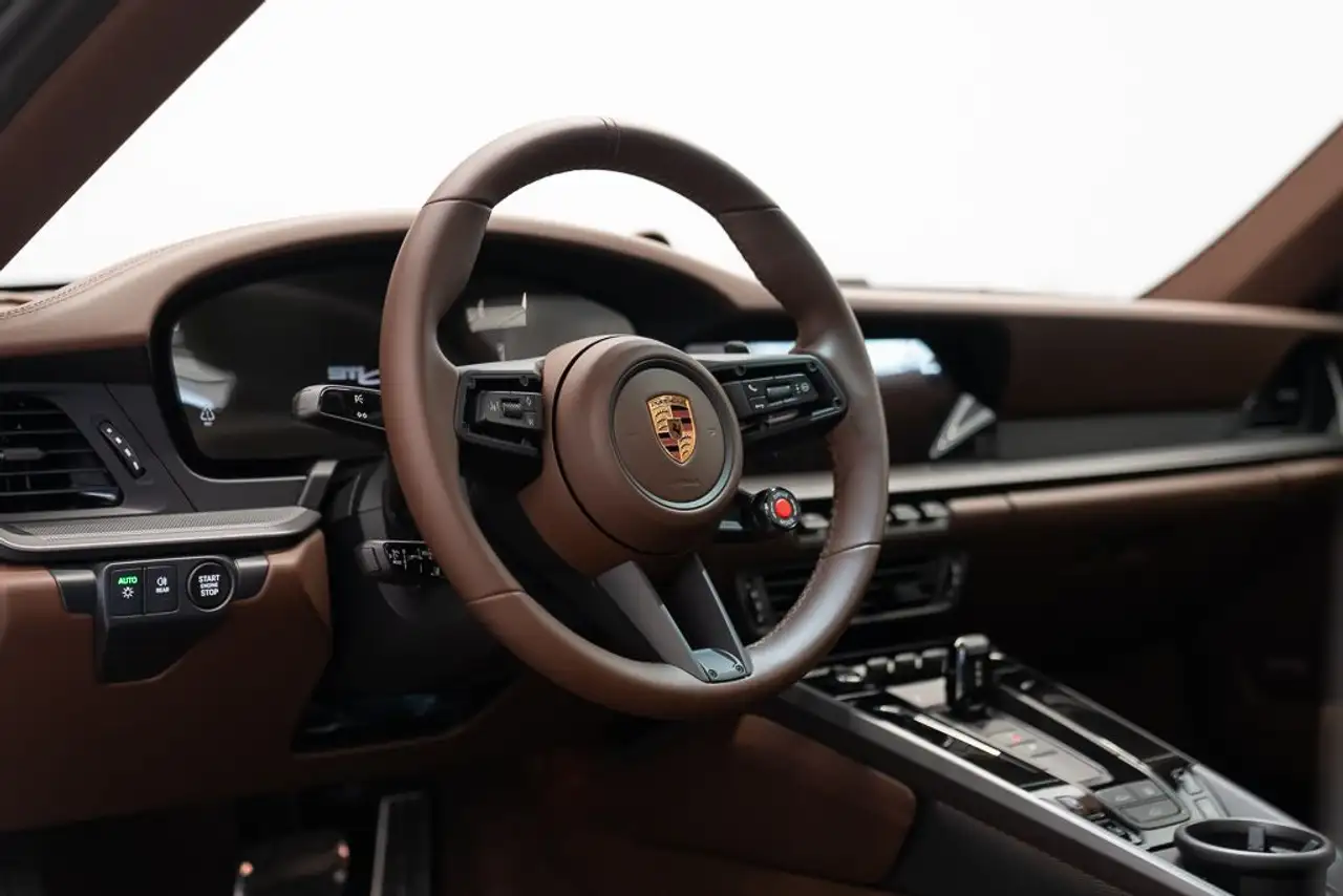 Porsche 911 - Image 16
