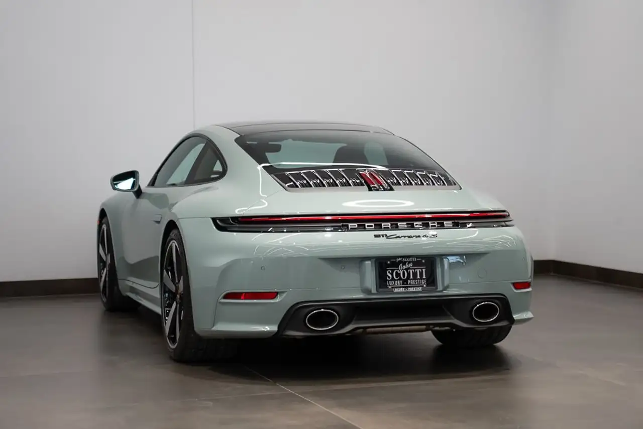Porsche 911 - Image 6