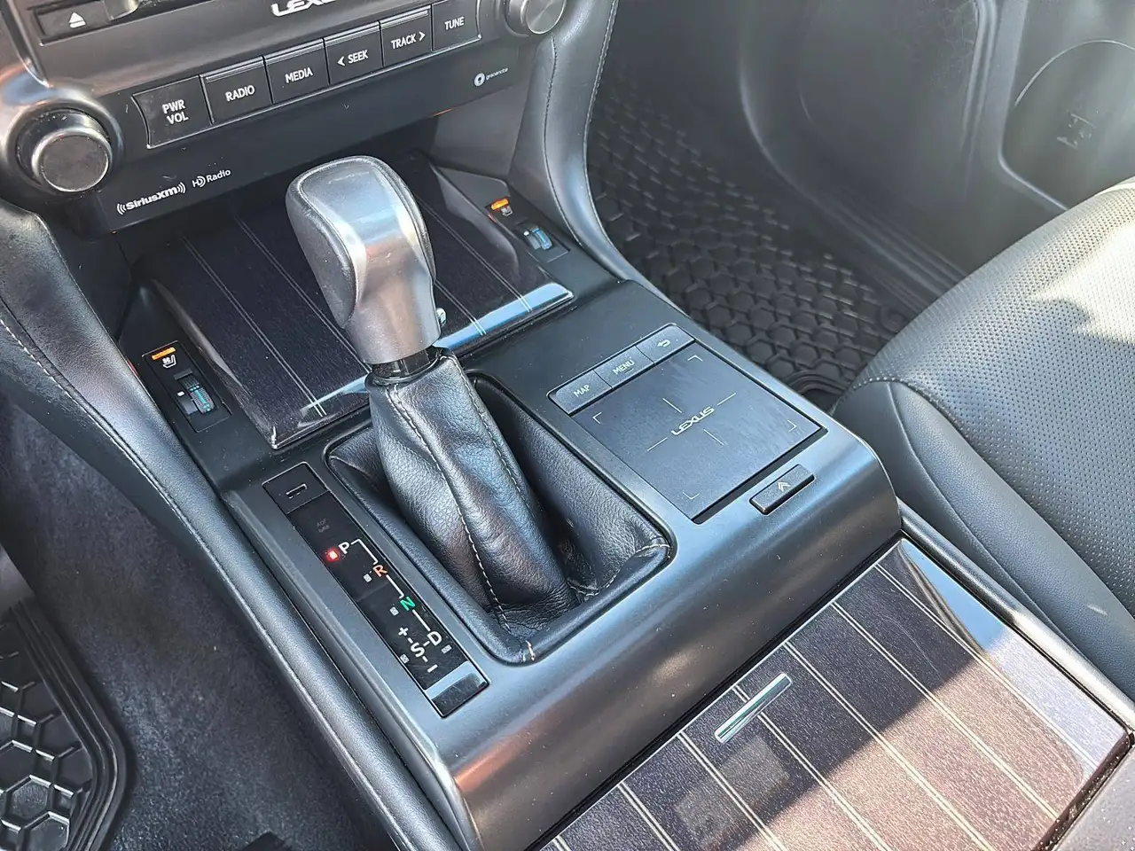 Lexus GX - Image 25