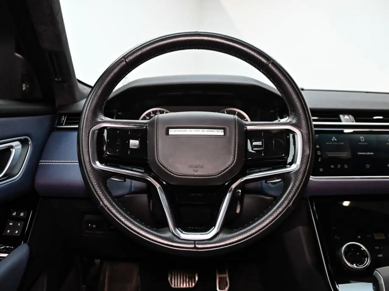 Land Rover Range Rover Velar - Image 17