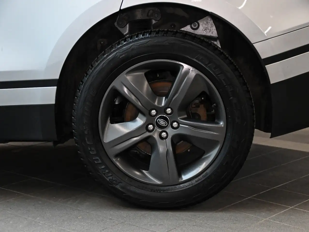 Land Rover Range Rover Velar - Image 31