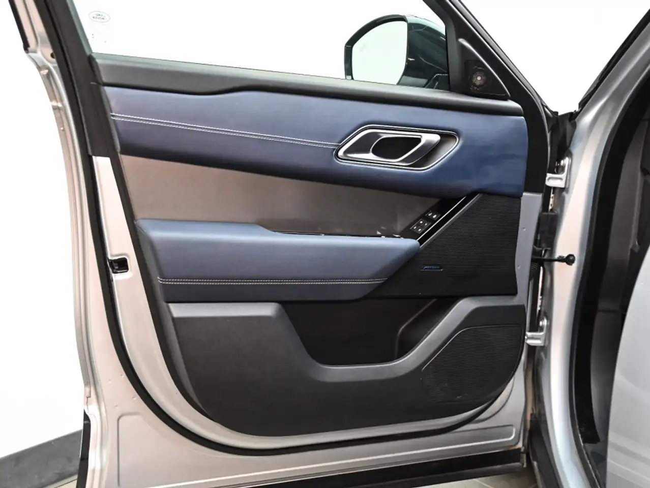 Land Rover Range Rover Velar - Image 9
