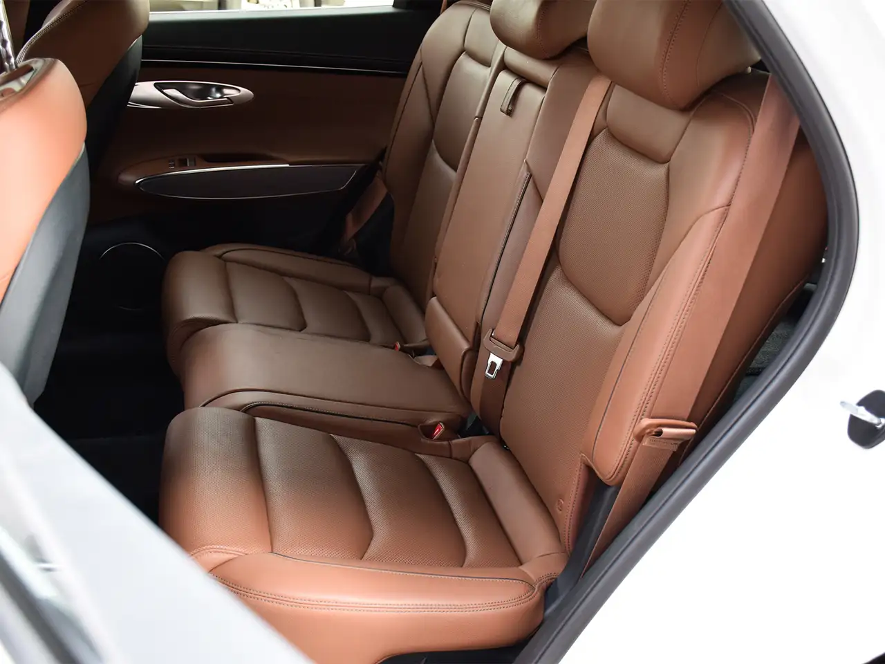 Genesis GV70 - Image 20