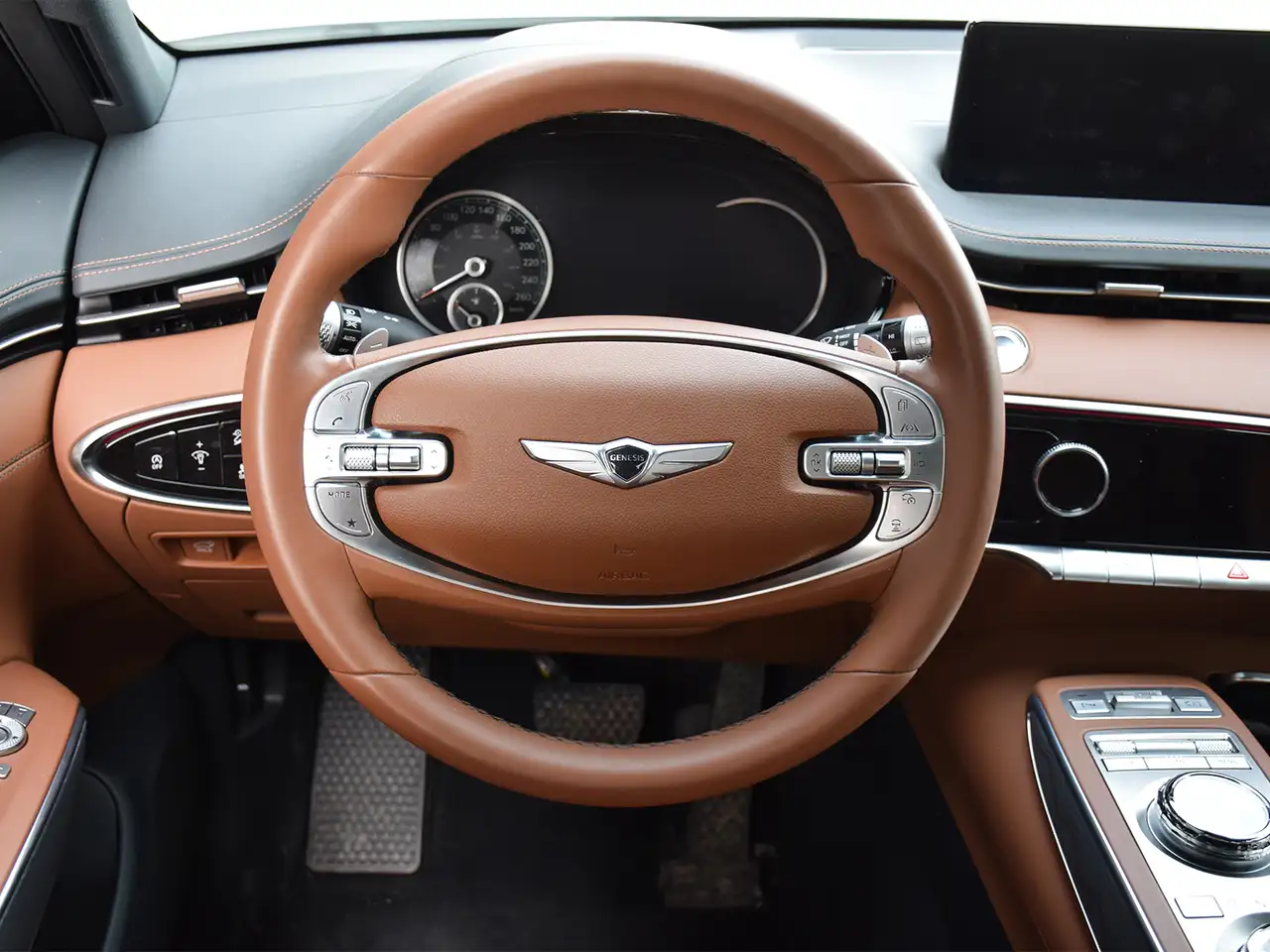 Genesis GV70 - Image 22