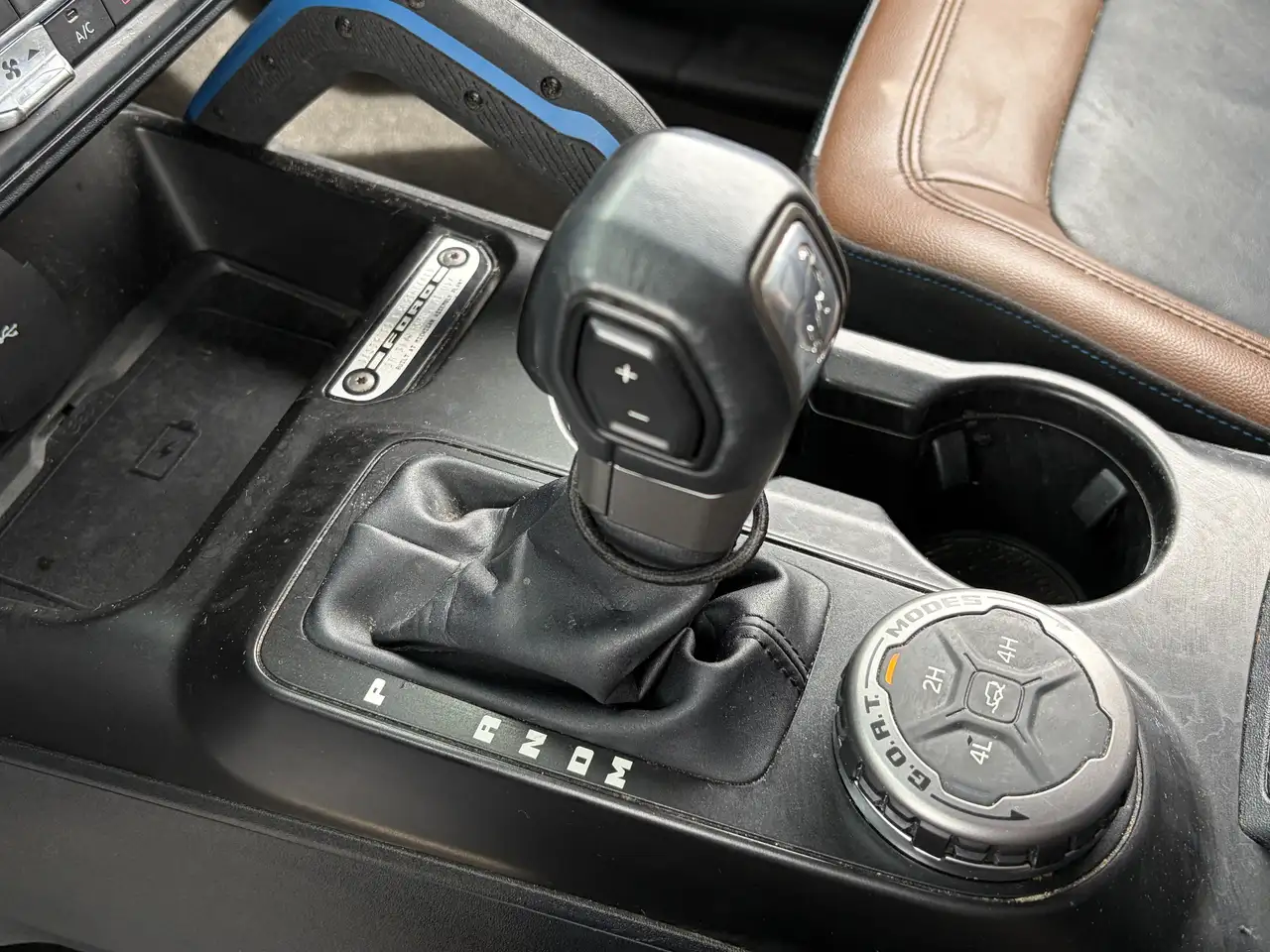 Ford Bronco - Image 14