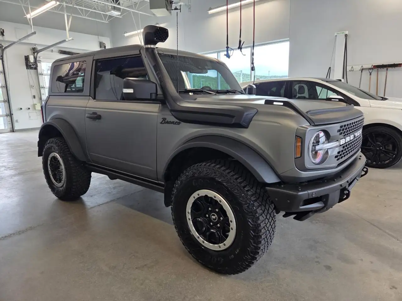 Ford Bronco - Image 6