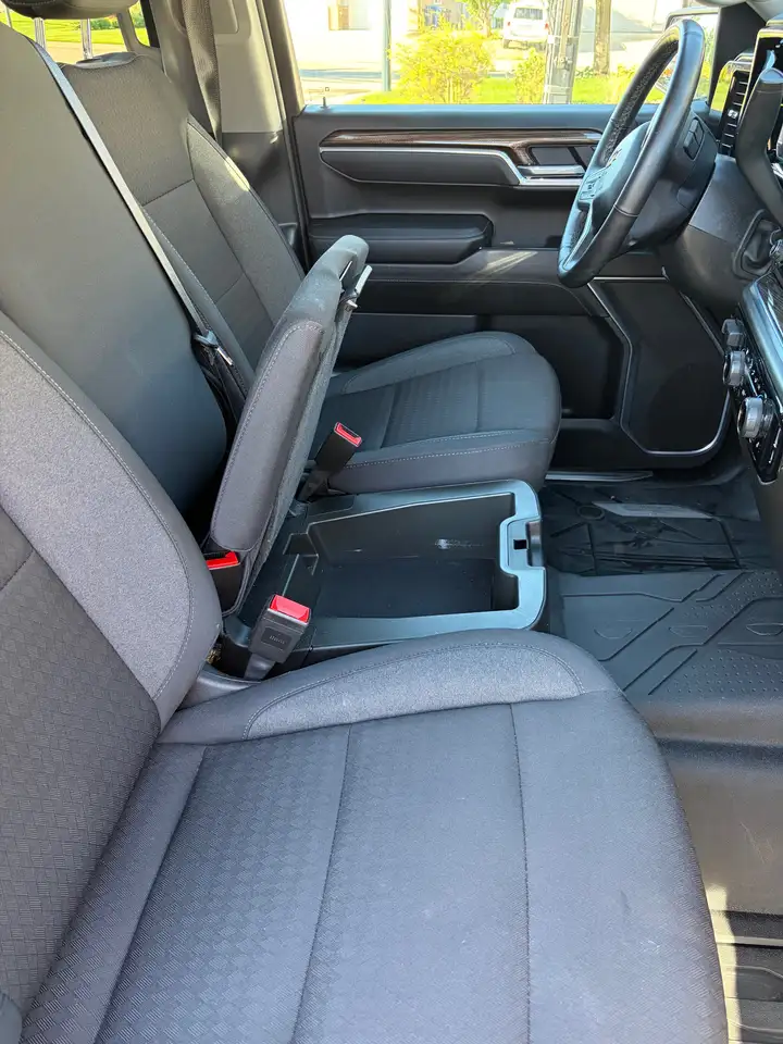 Chevrolet Silverado 1500 - Image 12