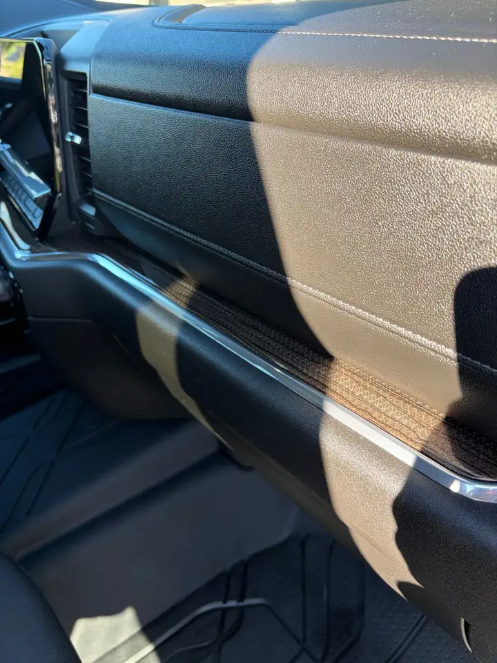 Chevrolet Silverado 1500 - Image 10