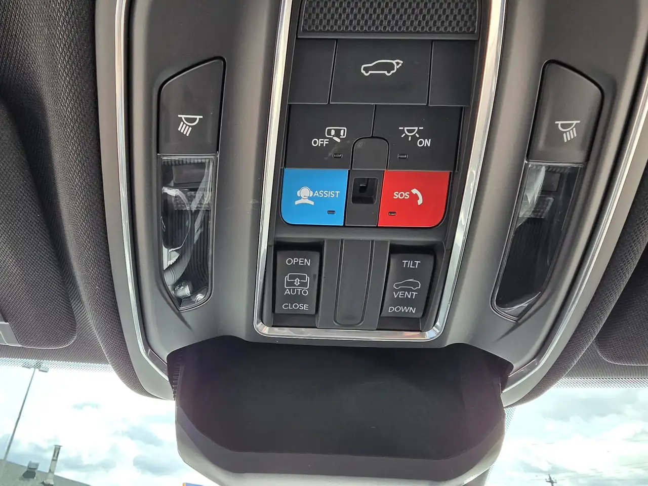 Jeep Grand Cherokee - Image 17