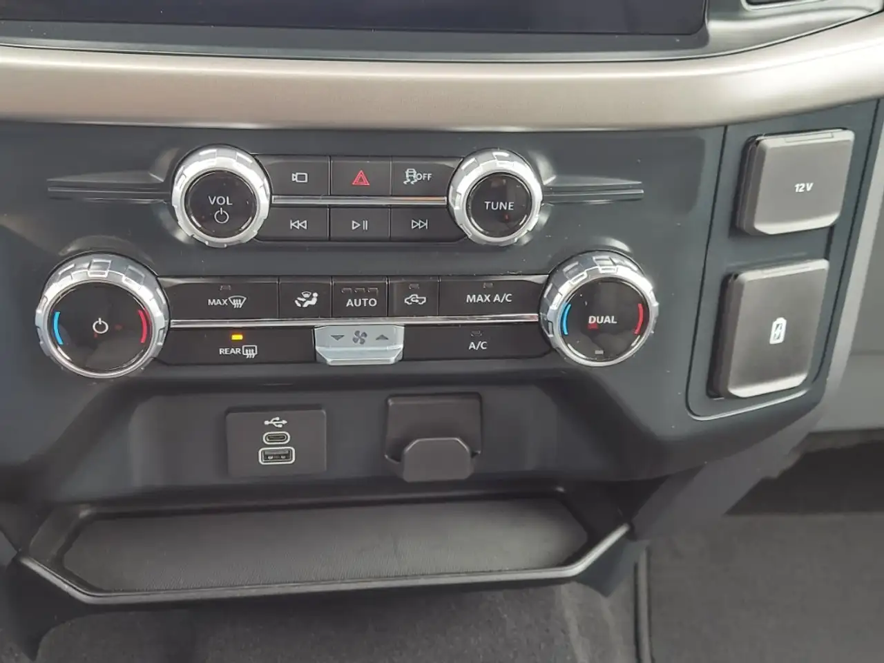 Ford F-150 - Image 31