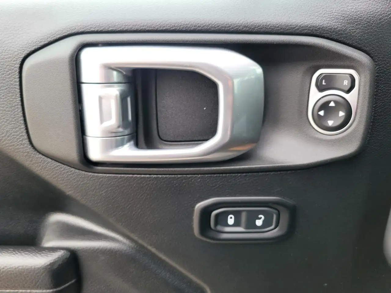 Jeep Wrangler - Image 23