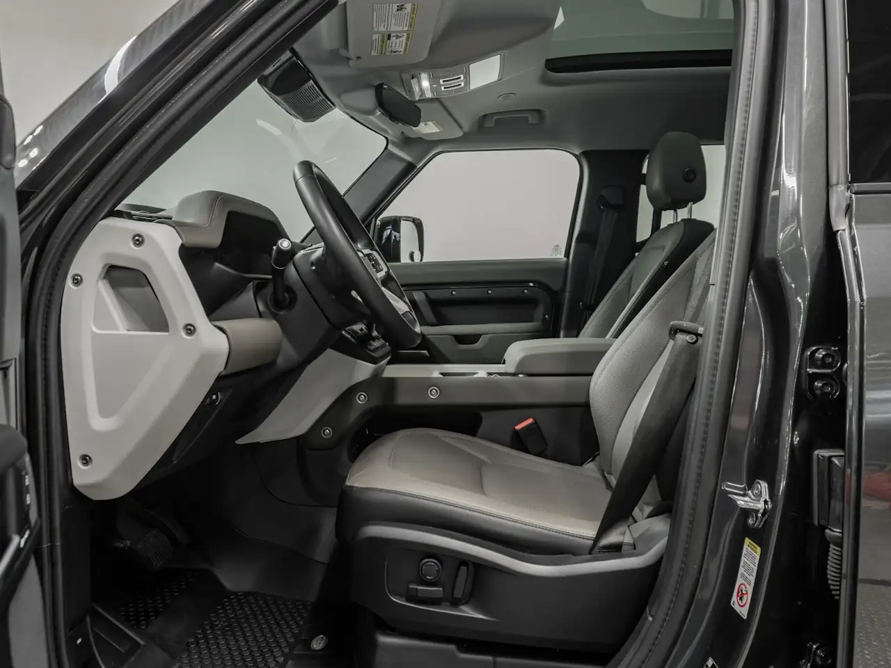 Land Rover Defender - Image 31
