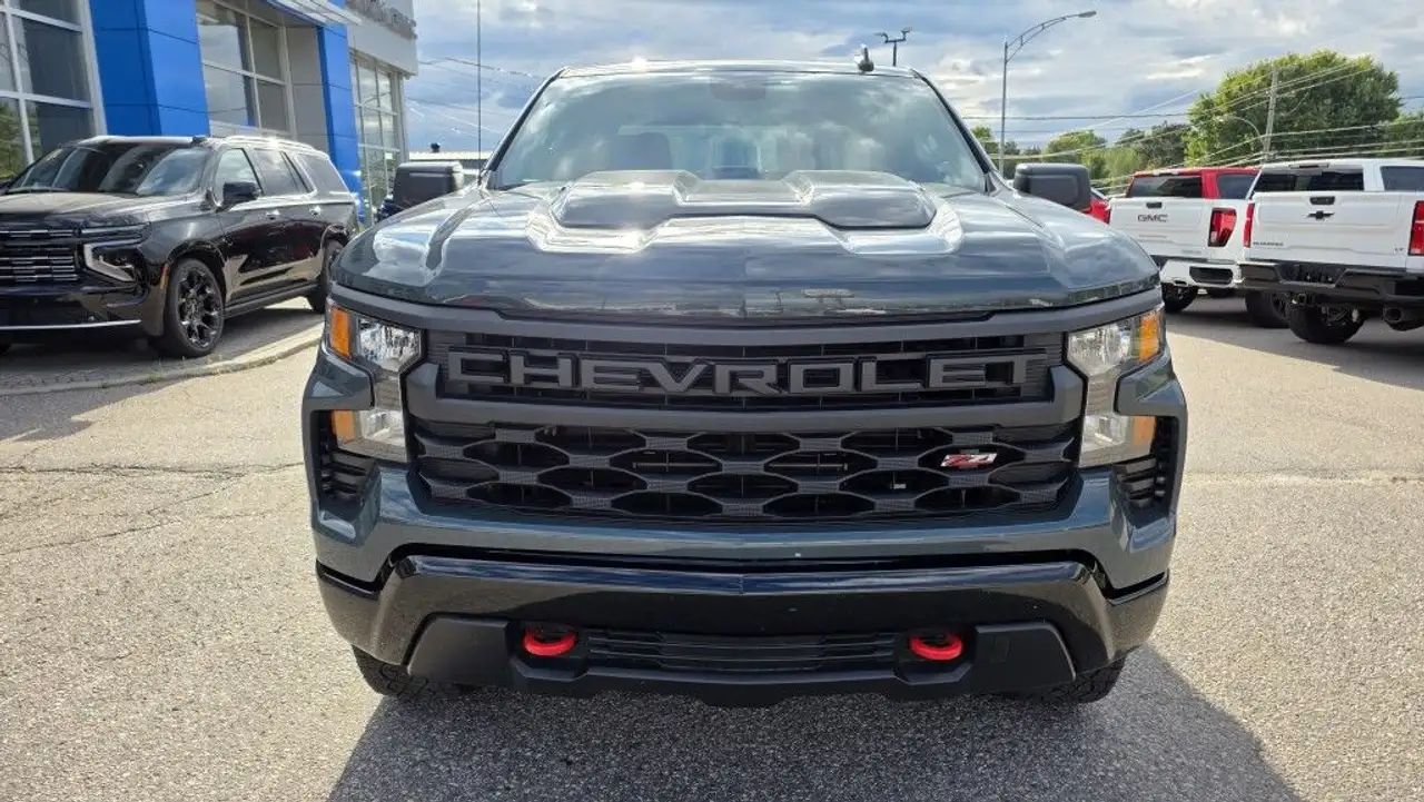 Chevrolet Silverado 1500 - Image 2