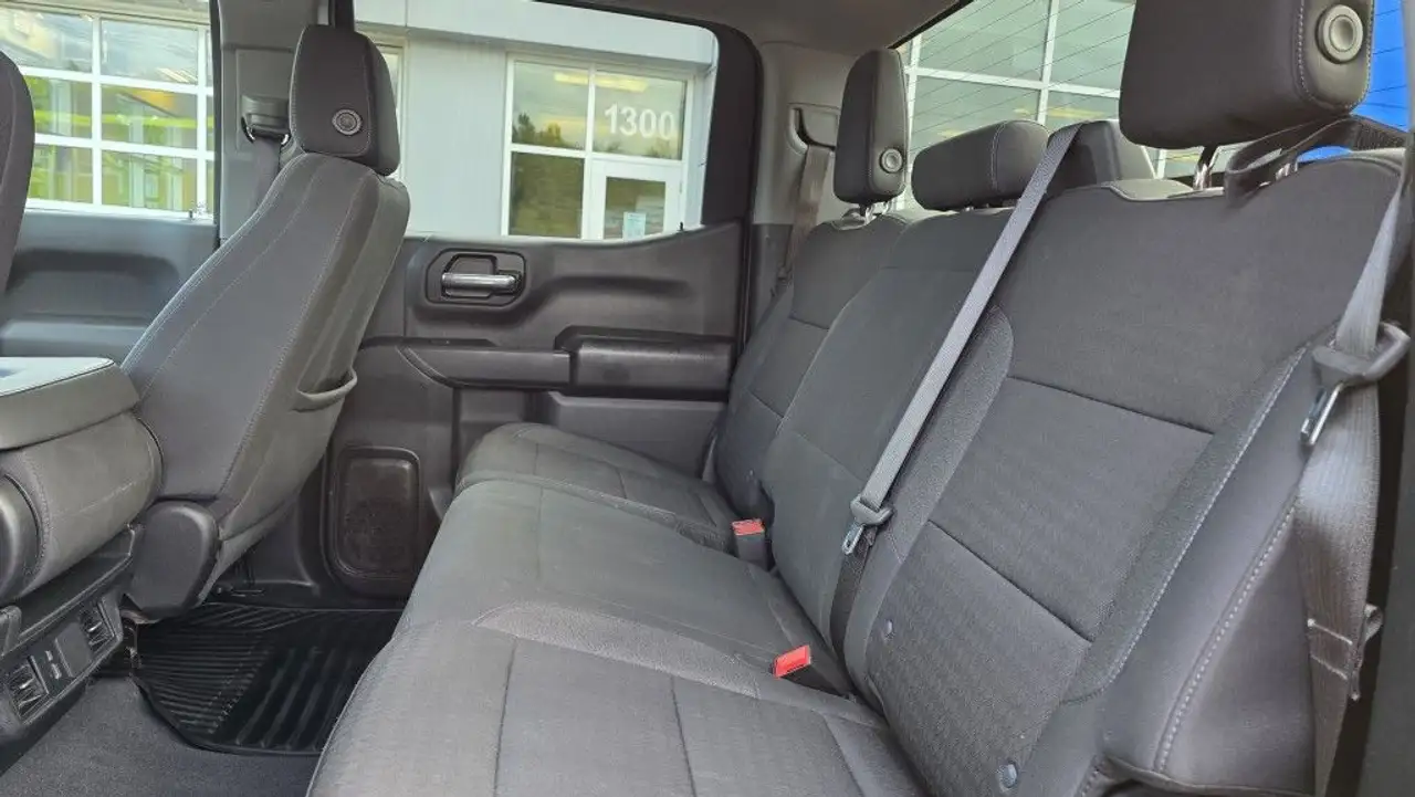 Chevrolet Silverado 1500 - Image 19