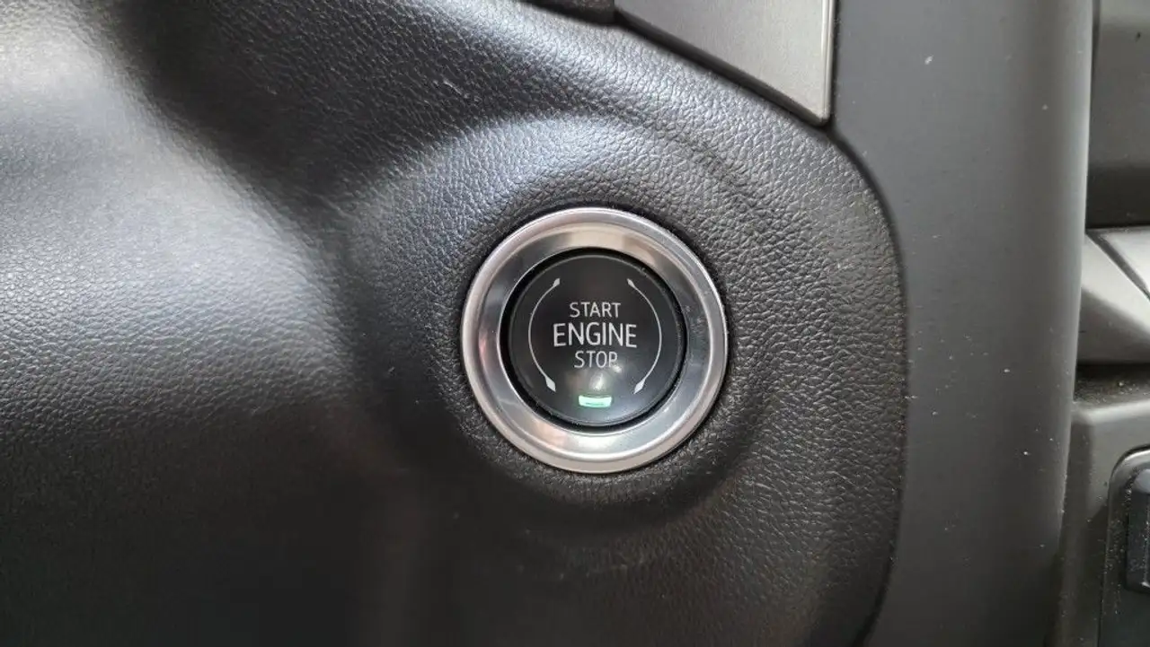 Chevrolet Silverado 1500 - Image 29