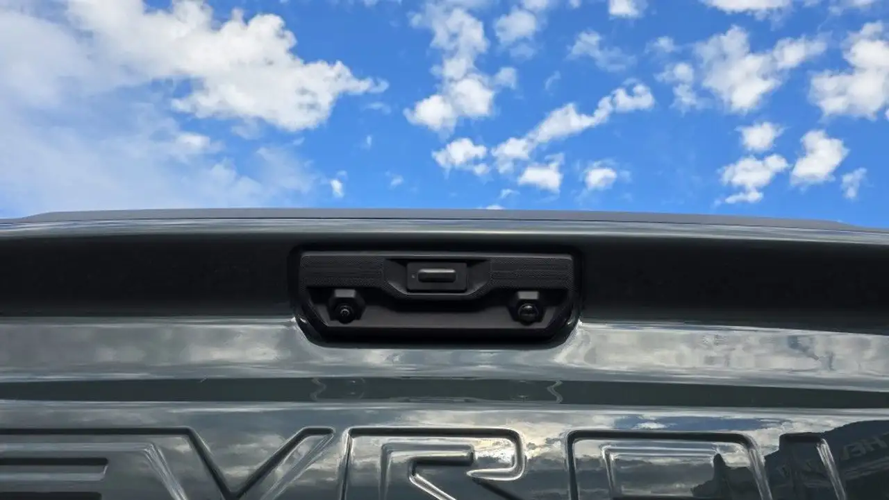 Chevrolet Silverado 1500 - Image 8