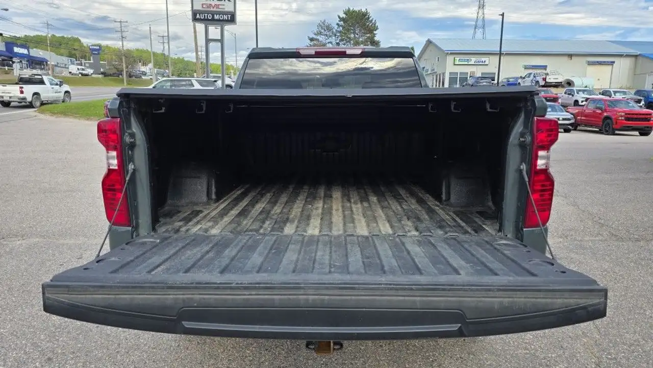 Chevrolet Silverado 1500 - Image 10