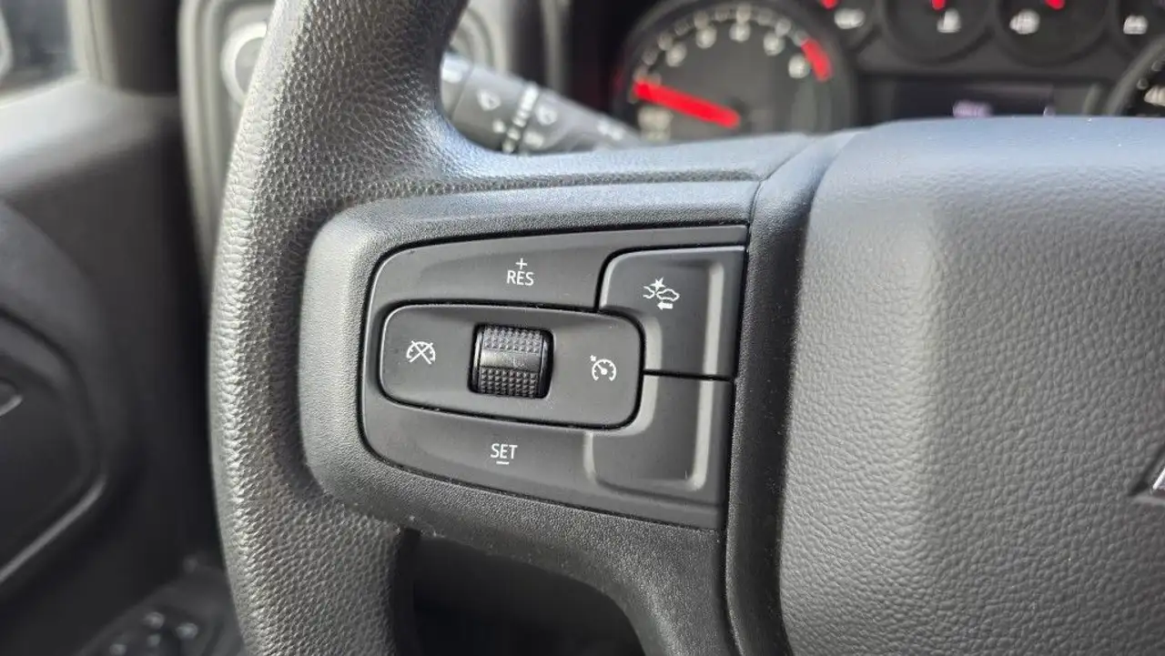 Chevrolet Silverado 1500 - Image 26