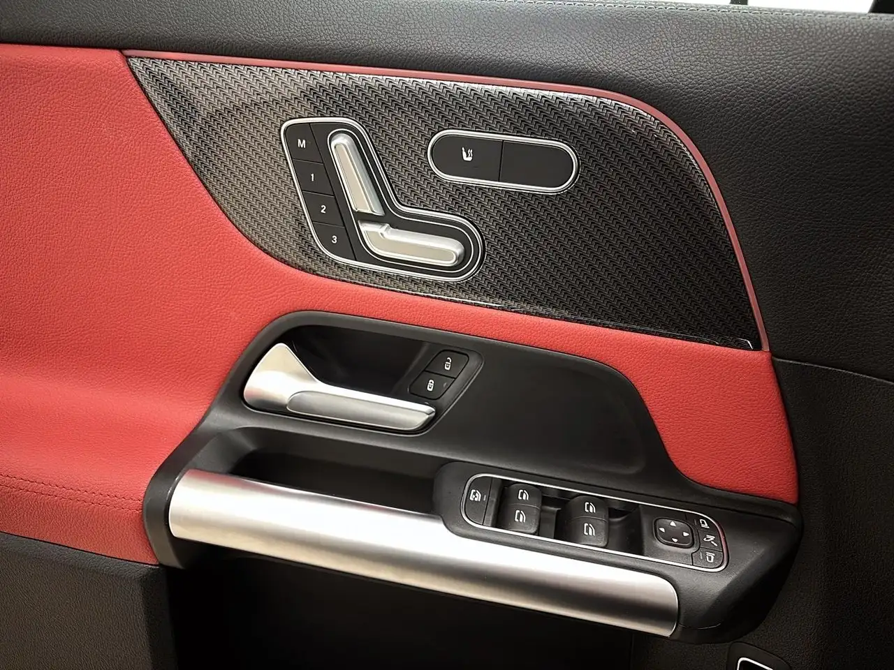Mercedes-Benz GLA - Image 11