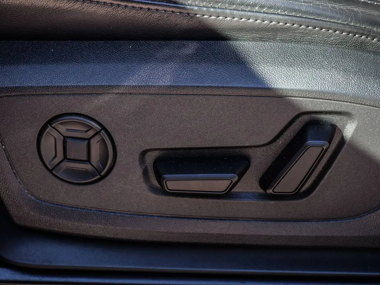 Audi Q3 - Image 10