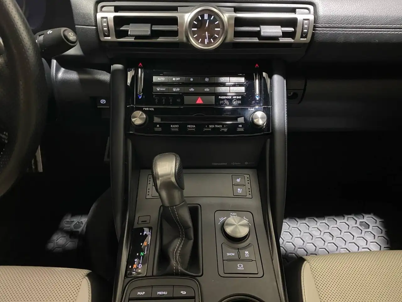 Lexus IS - Image 12