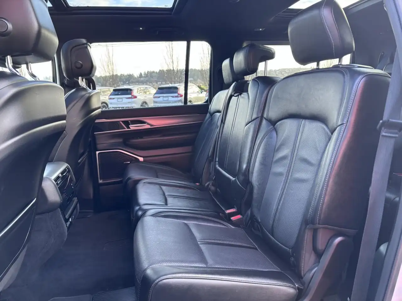 Jeep Wagoneer - Image 14