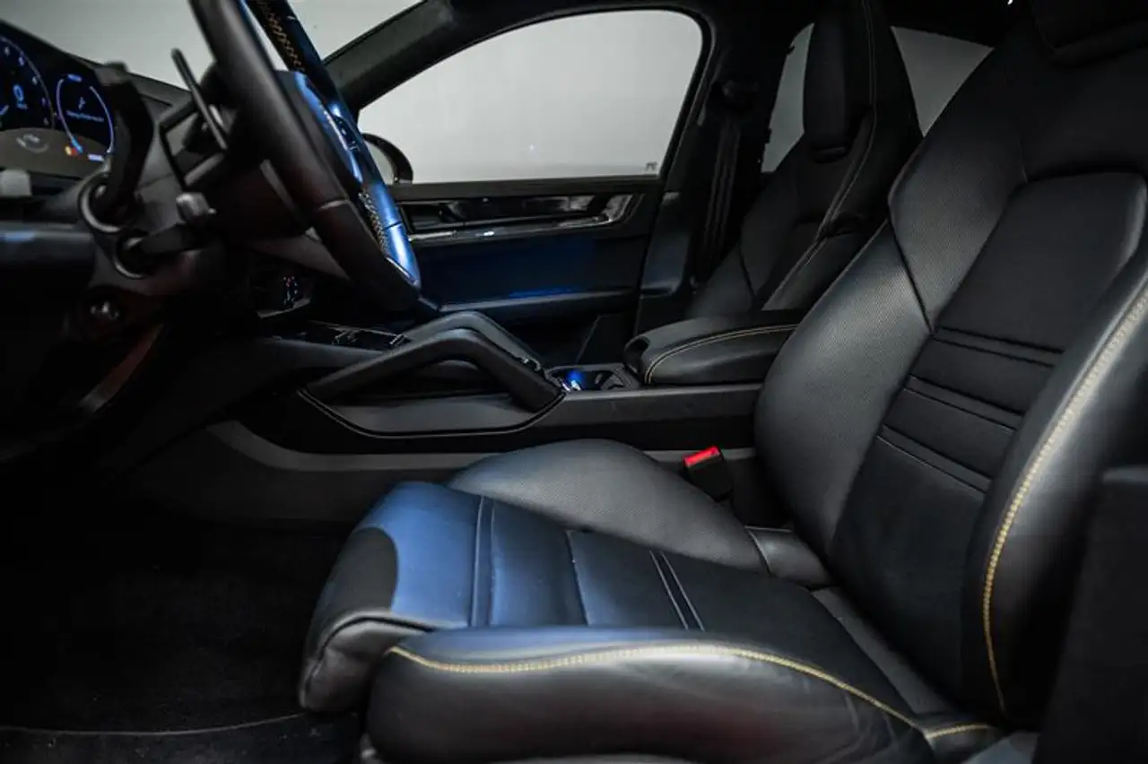 Porsche Cayenne - Image 13