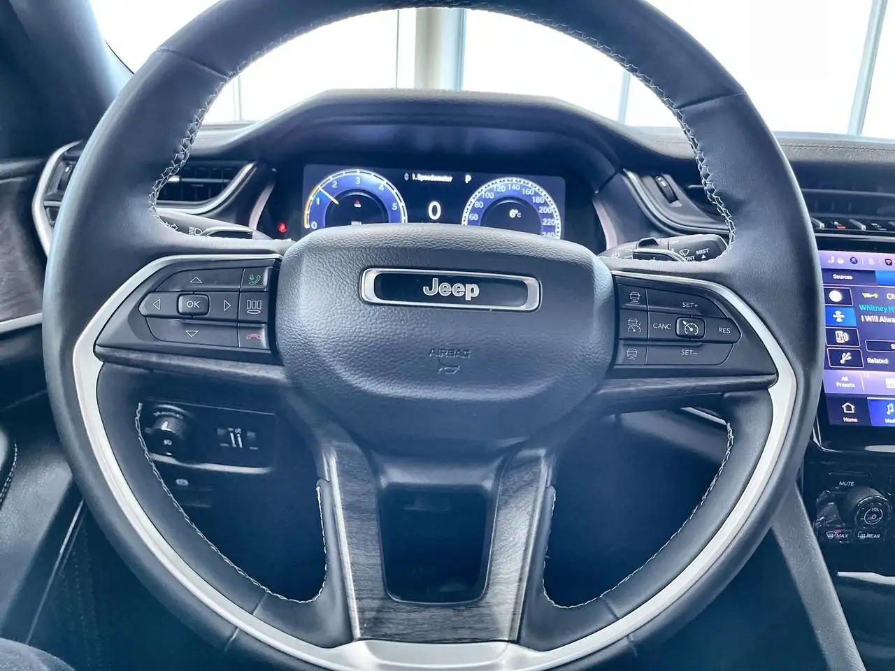Jeep Grand Cherokee - Image 22