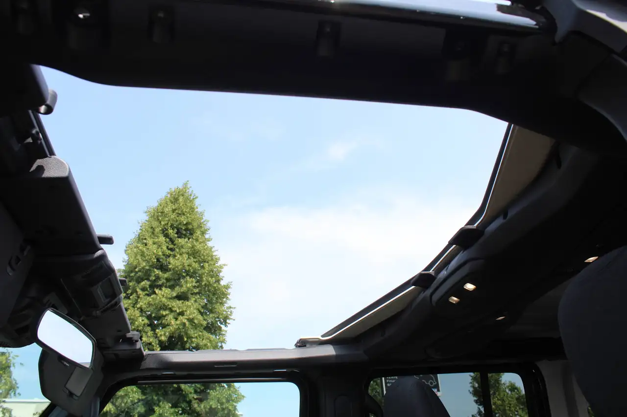 Jeep Wrangler - Image 9