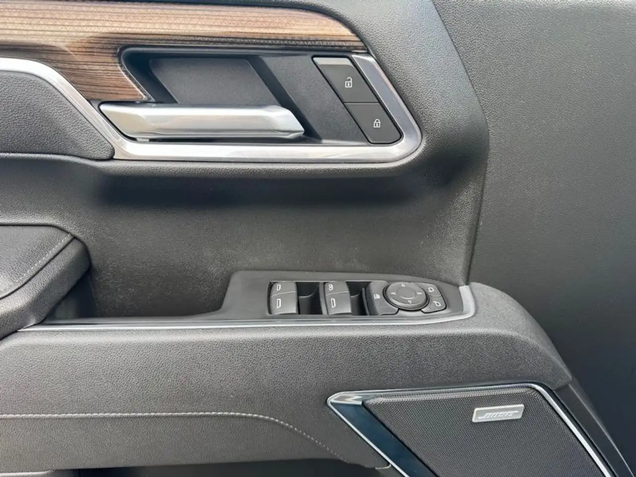 Chevrolet Silverado 1500 - Image 13