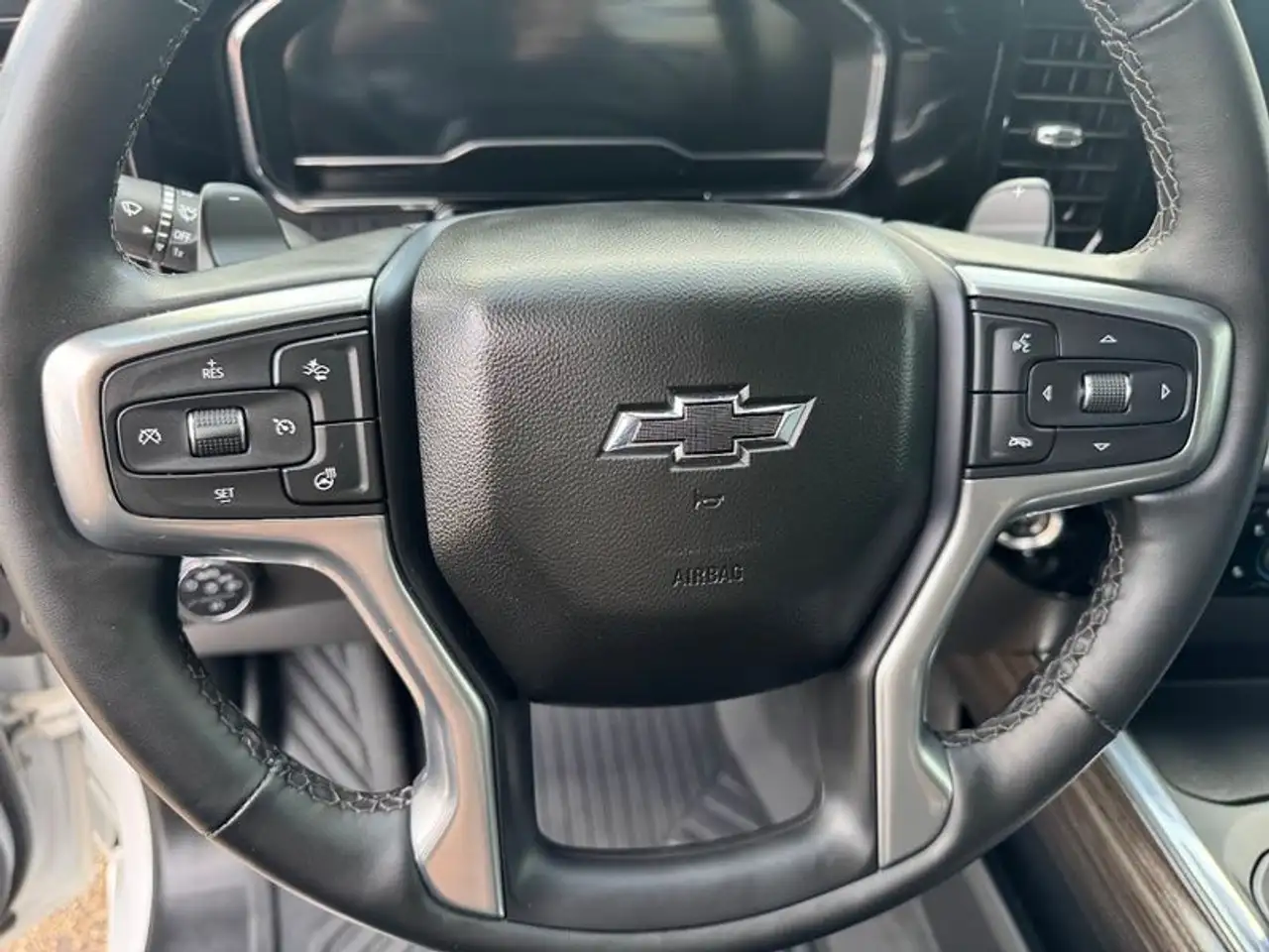 Chevrolet Silverado 1500 - Image 15