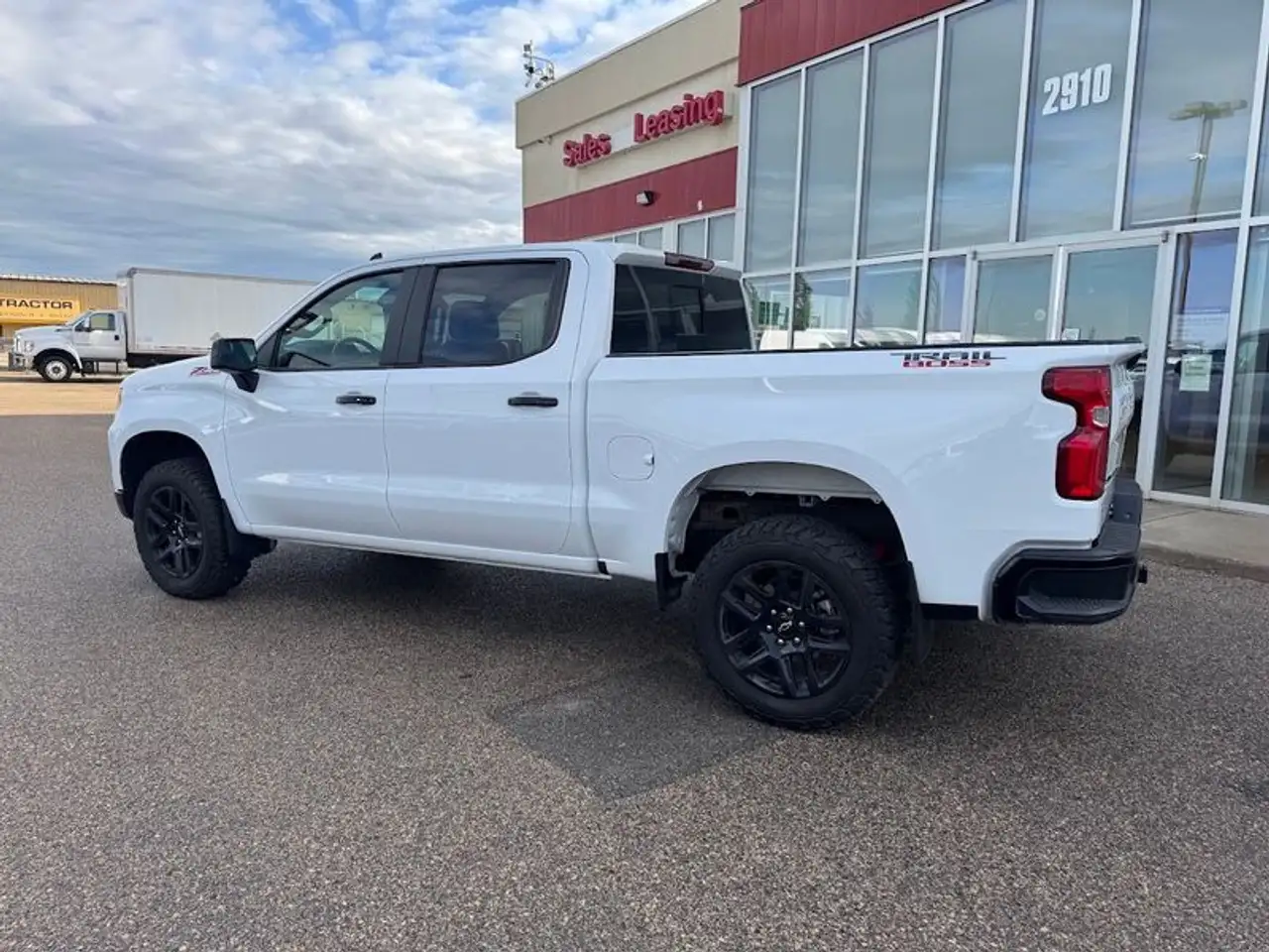 Chevrolet Silverado 1500 - Image 2