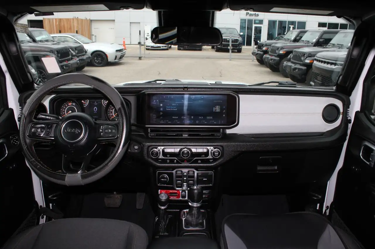Jeep Wrangler - Image 21