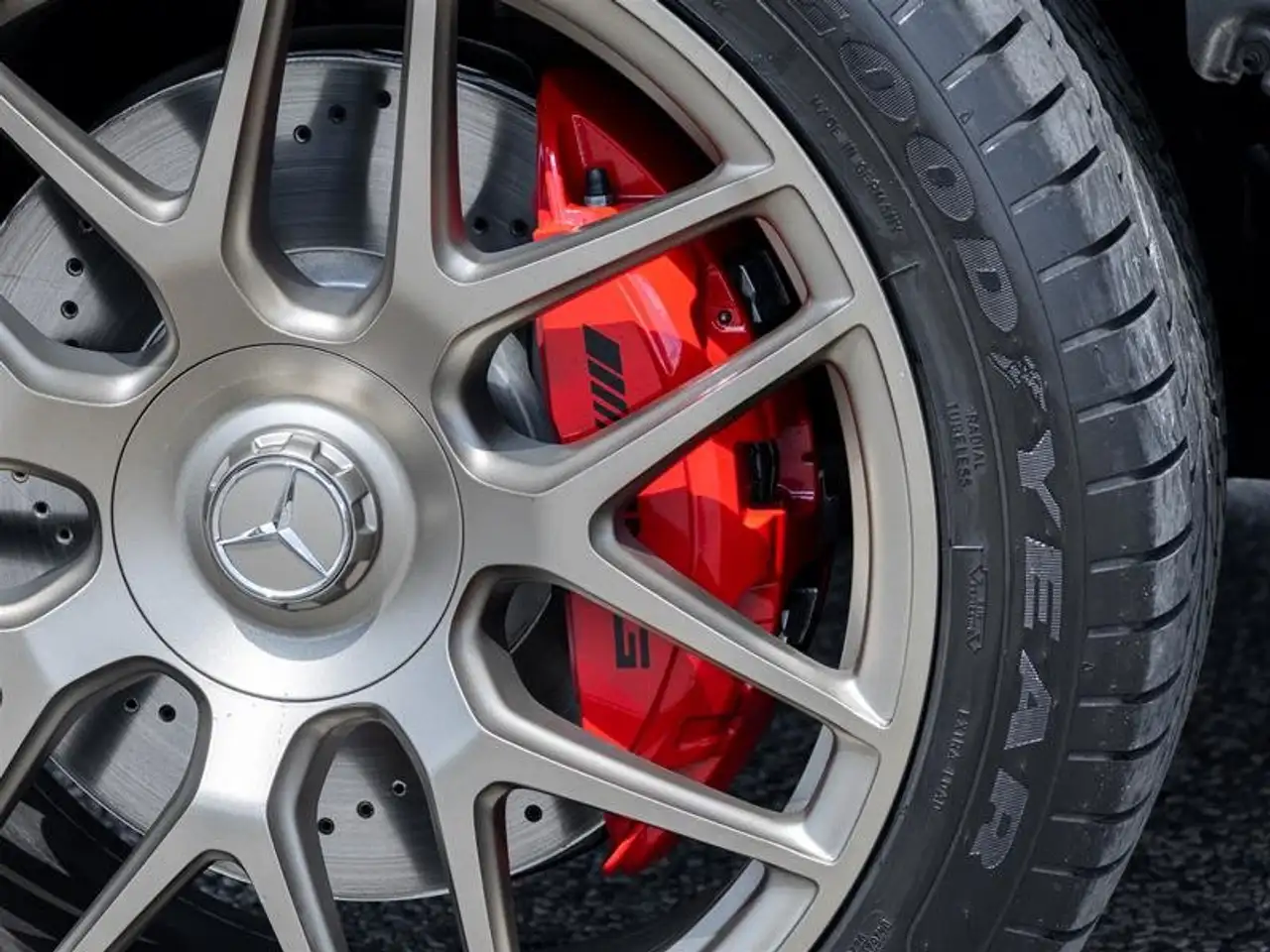 Mercedes-Benz G-Class - Image 10