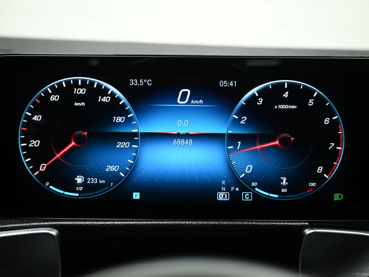 Mercedes-Benz GLB - Image 13