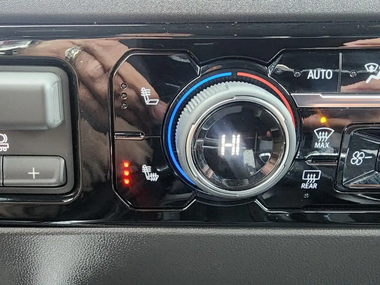 Chevrolet Silverado 1500 - Image 35