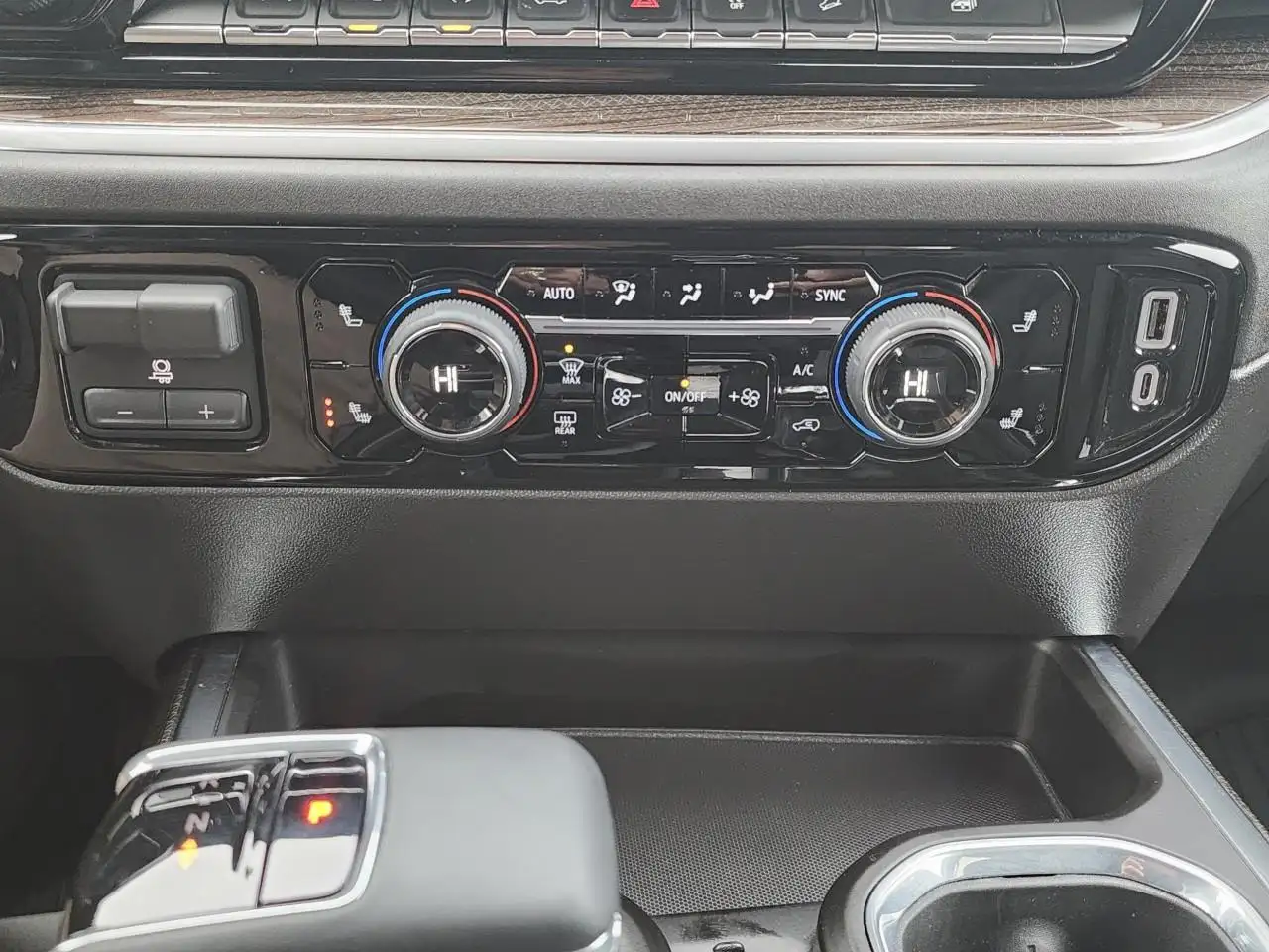 Chevrolet Silverado 1500 - Image 34