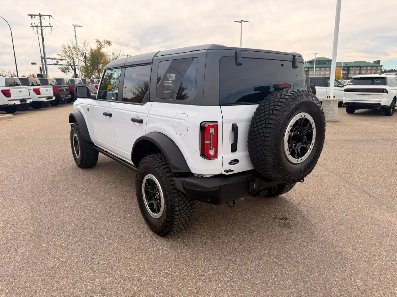 Ford Bronco - Image 8