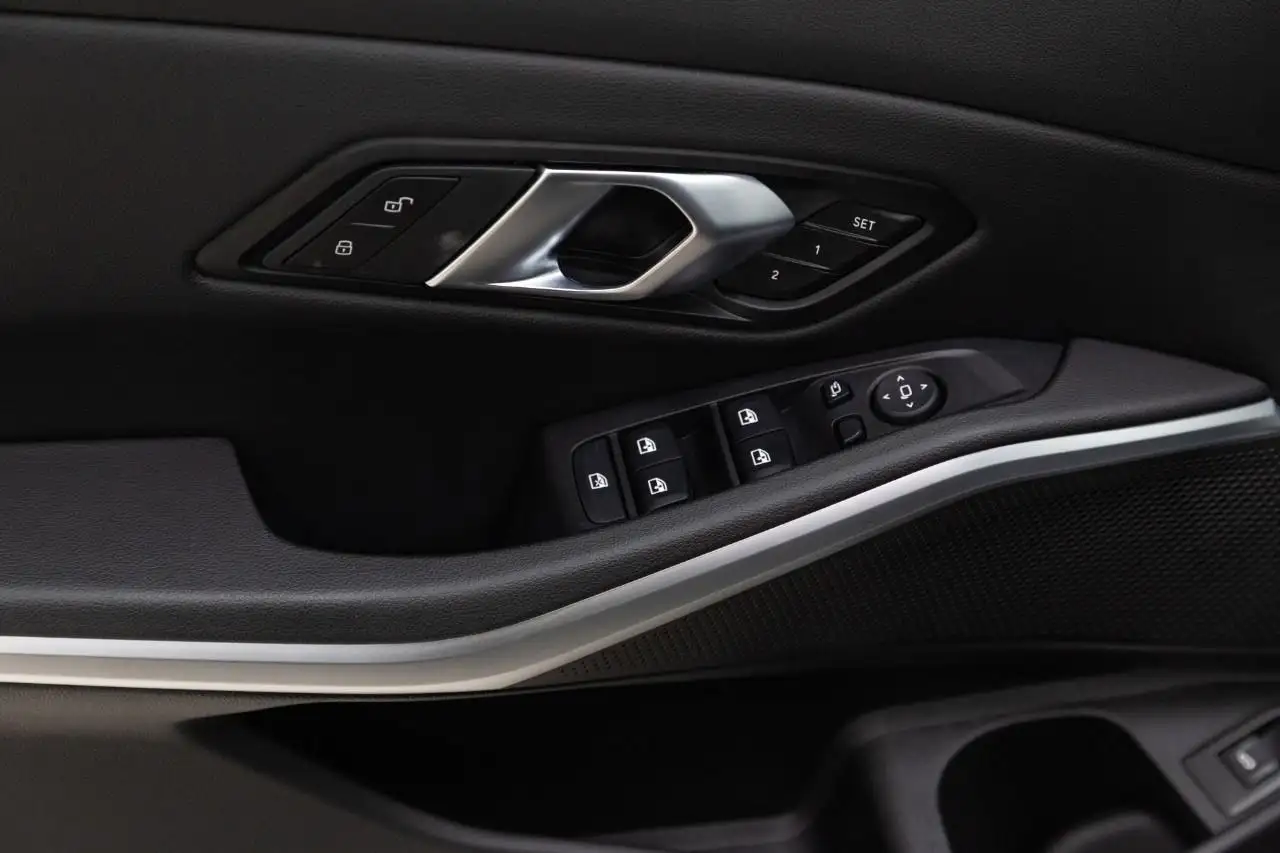 BMW 3 Series - Image 17