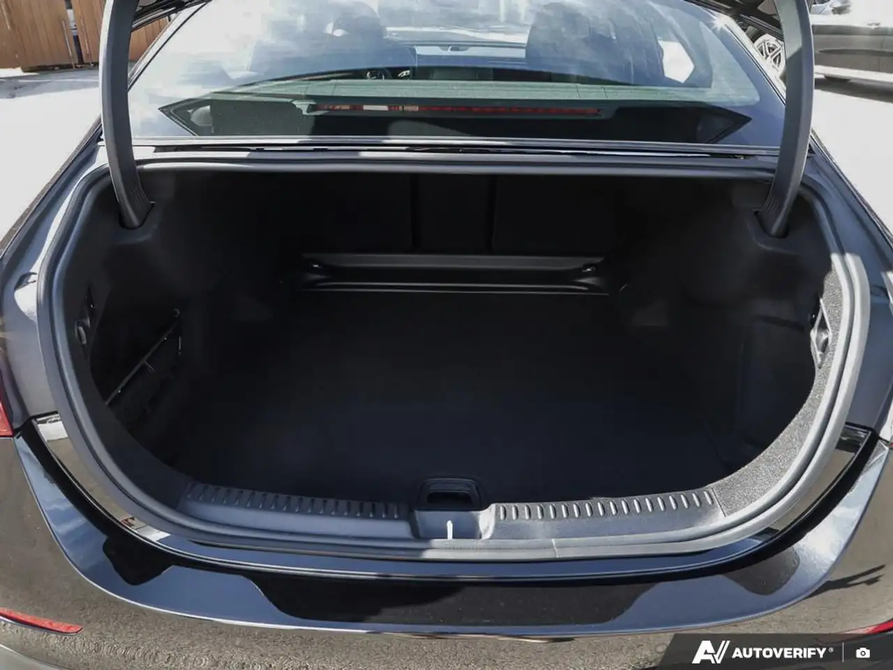 Mercedes-Benz E-Class - Image 10