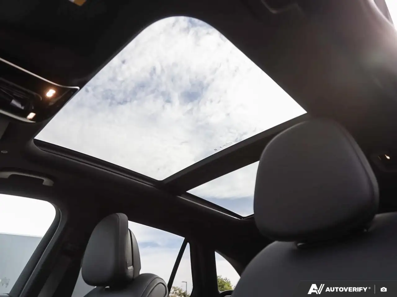 Mercedes-Benz GLC - Image 21