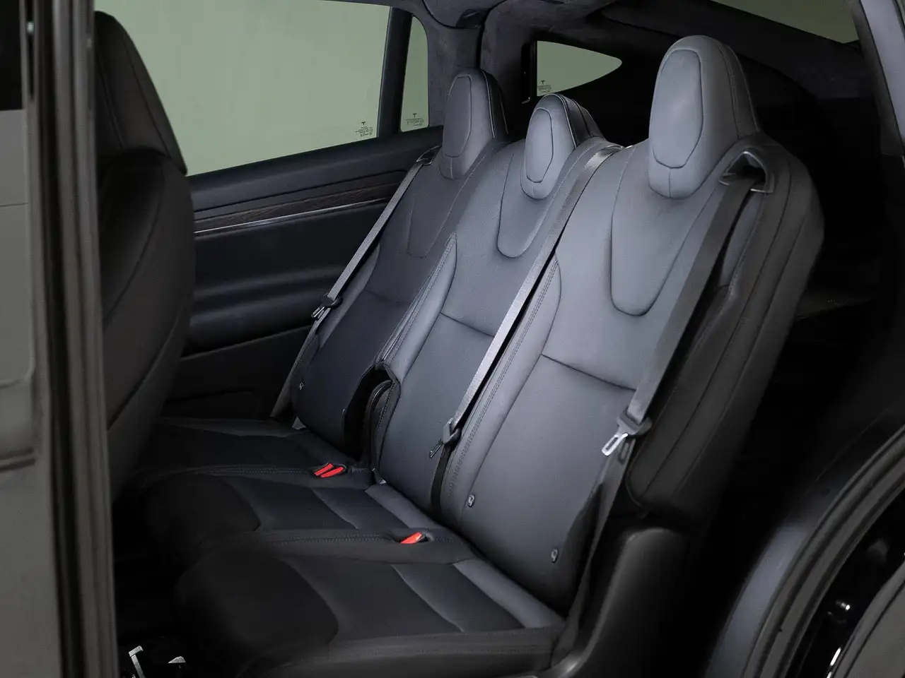 Tesla Model X - Image 24