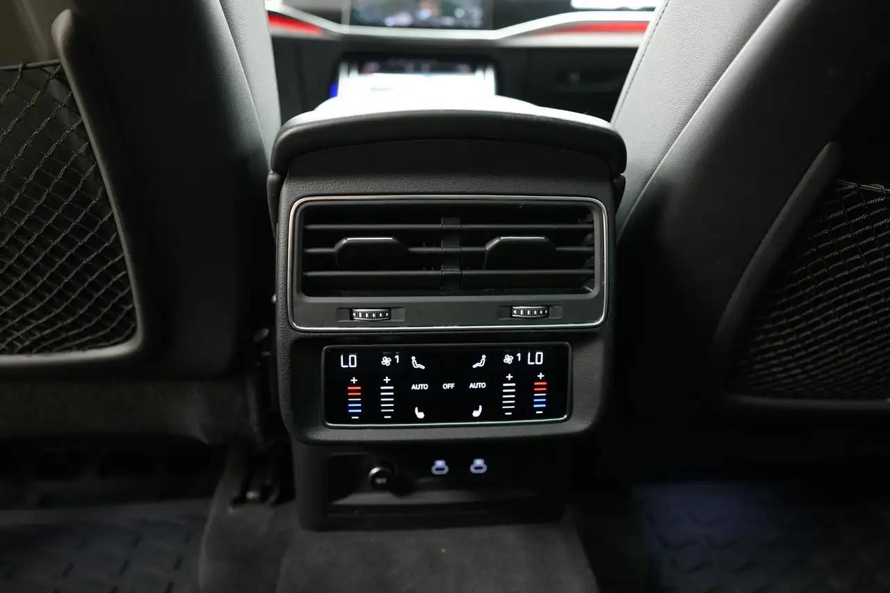 Audi Q7 - Image 27