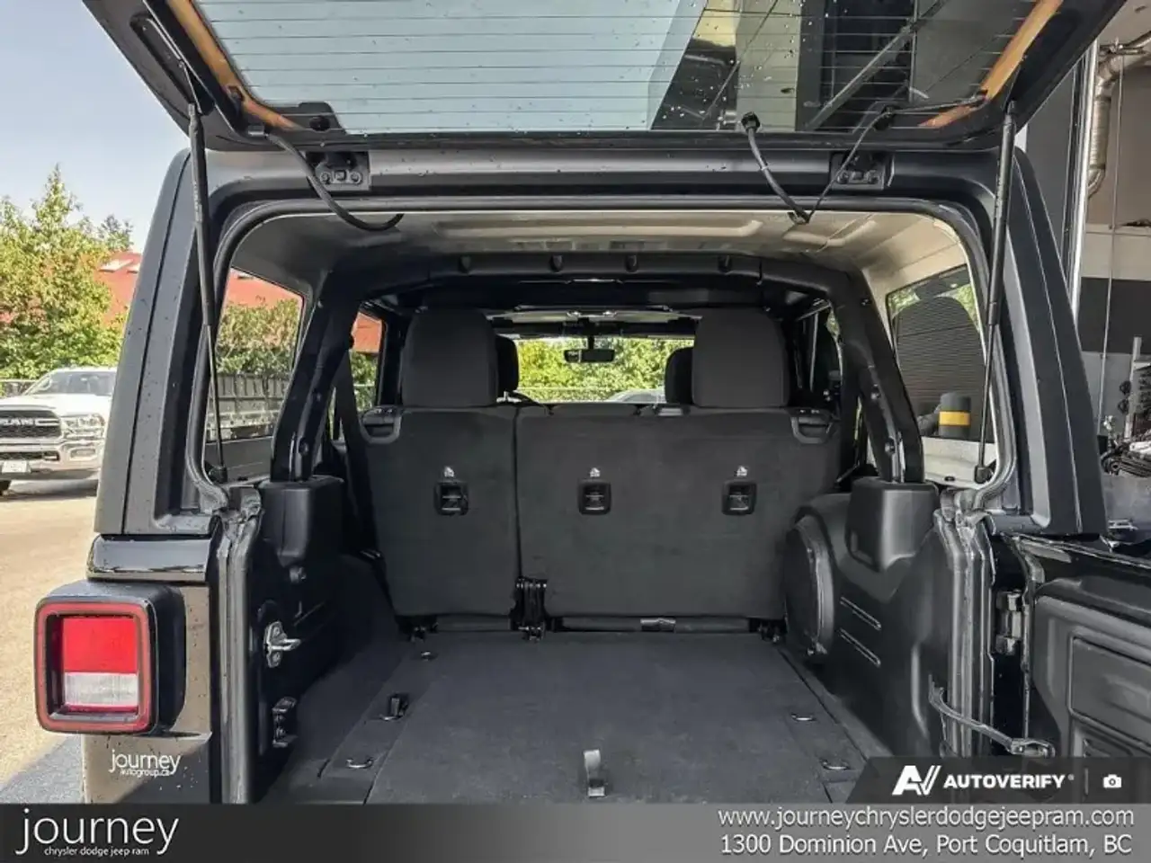 Jeep Wrangler - Image 11