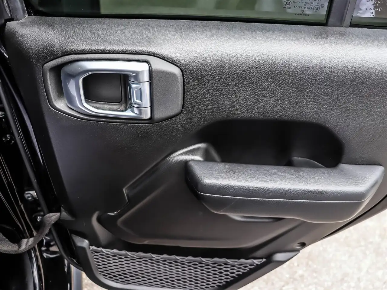 Jeep Wrangler - Image 16