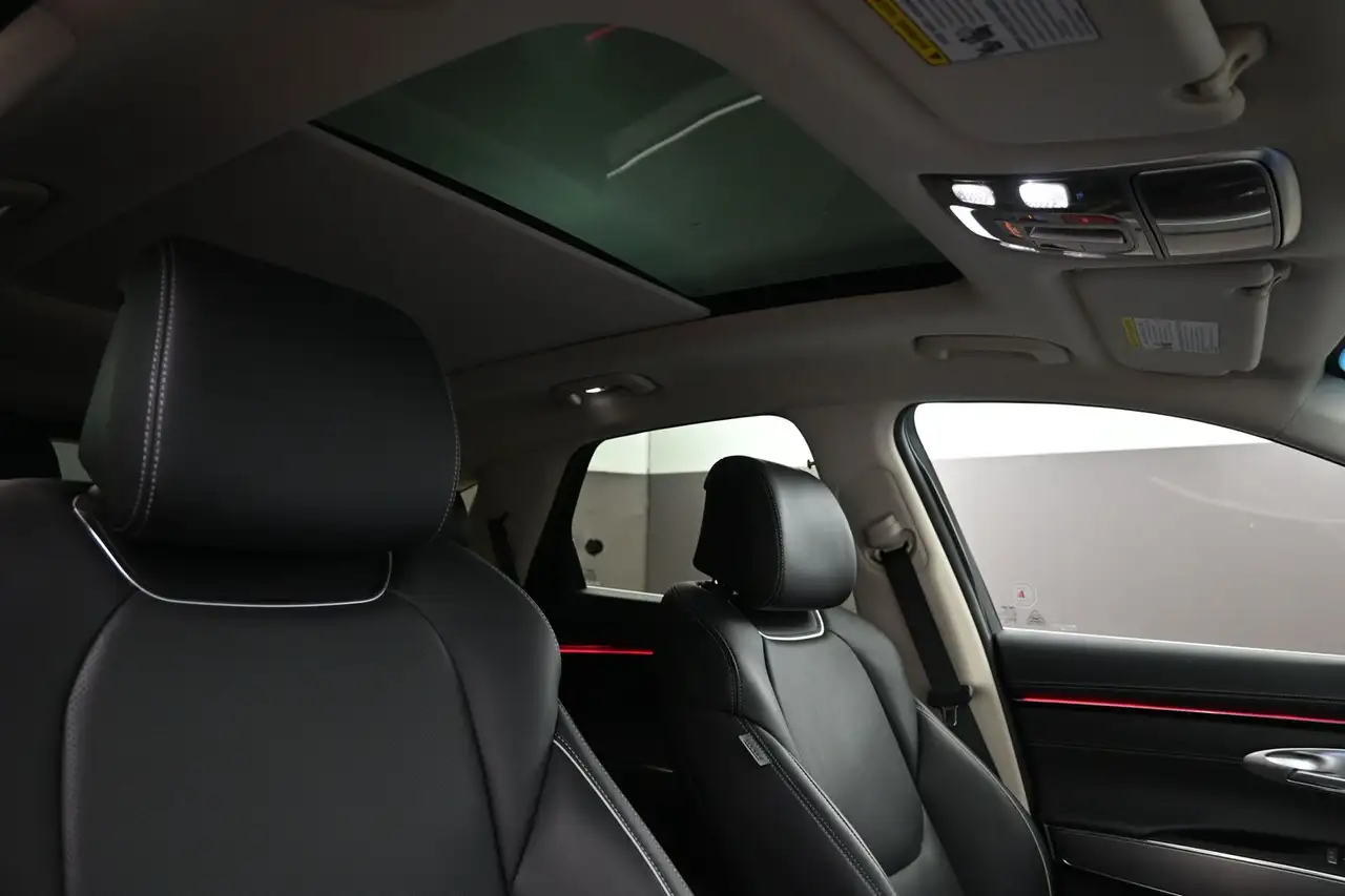 Genesis GV70 - Image 36