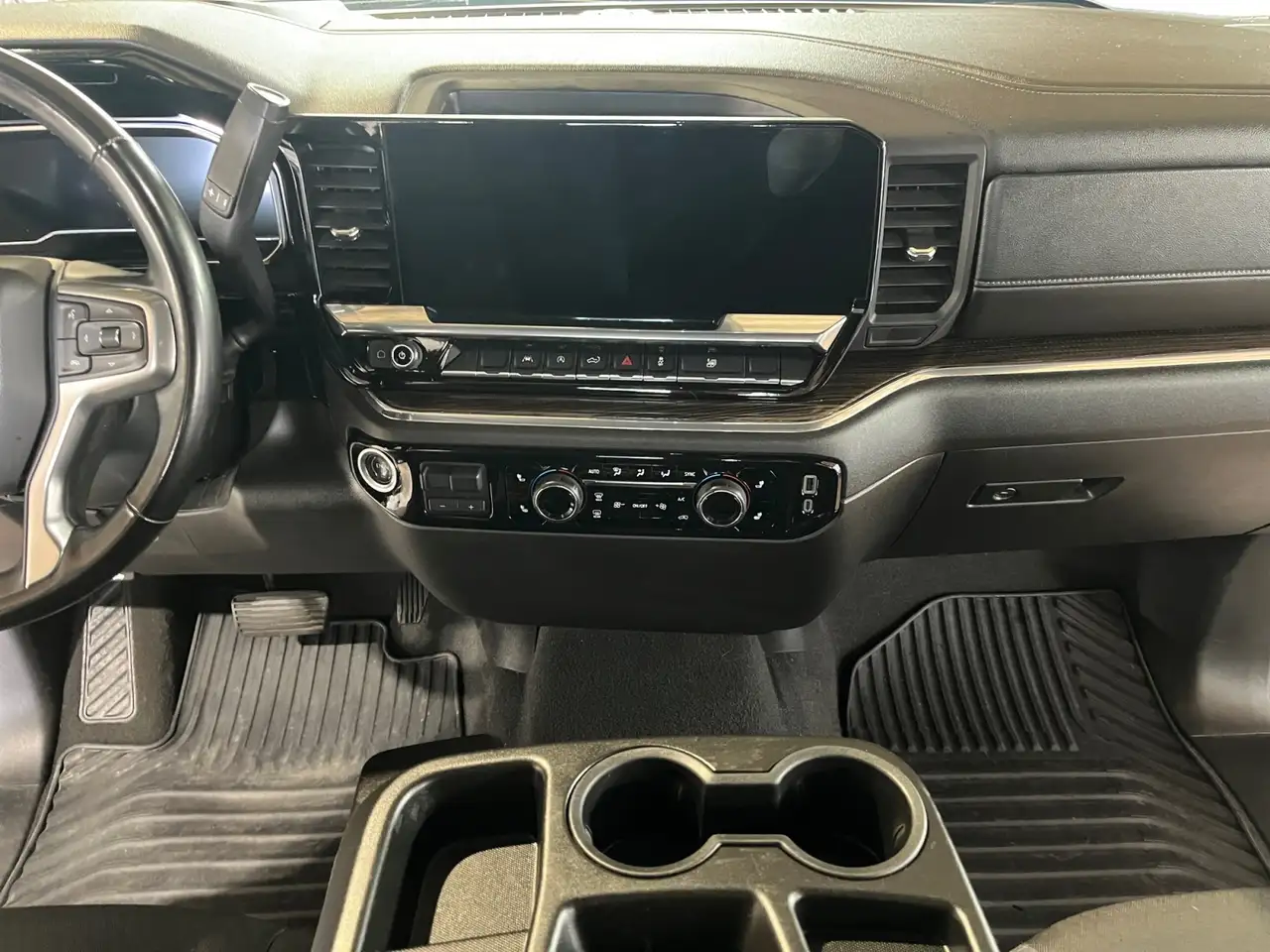 Chevrolet Silverado 1500 - Image 11