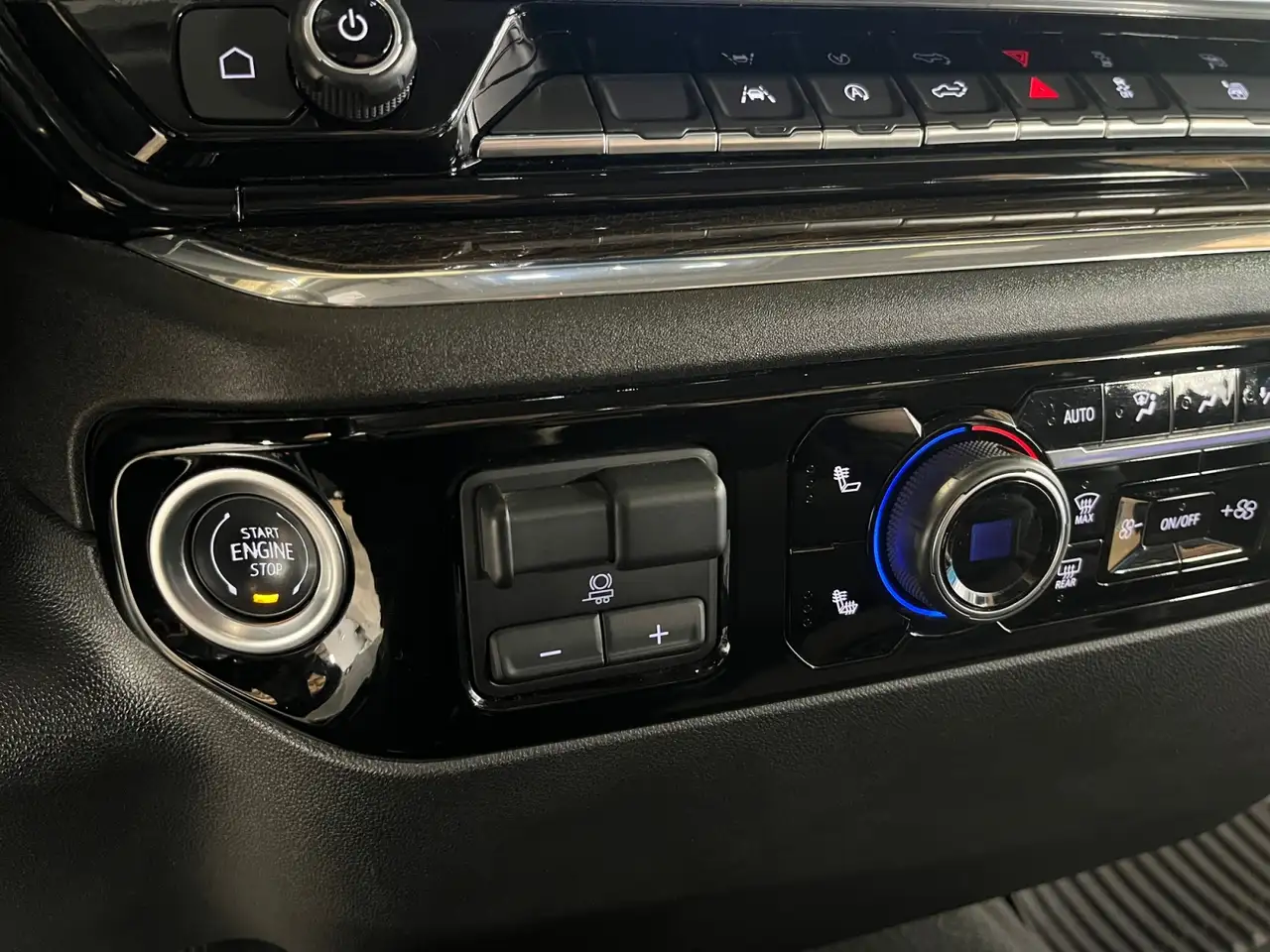 Chevrolet Silverado 1500 - Image 23